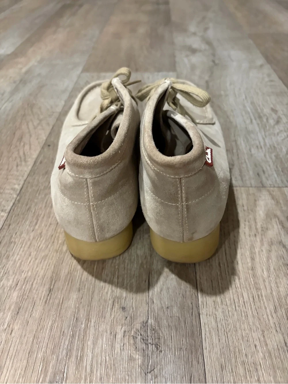 Men’s Clarks Wallabees Beige Slip-on Suede Ankle Boots. Size 9.5